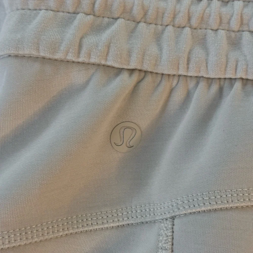 NWOT Lululemon Softstreme High-Rise Short 4